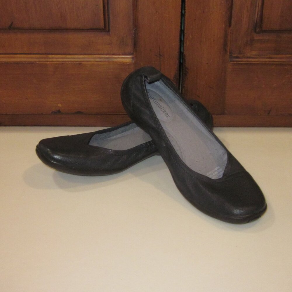 Women's Naturalizer Navy Ballet Flats Creston size 6.5
